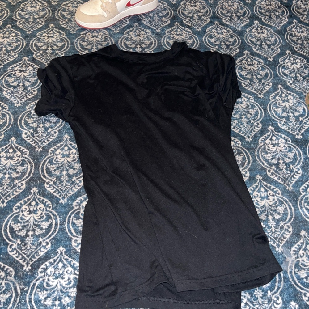Black men’s short sleeve shirt